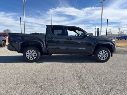 Used 2025 Toyota Tacoma SR5 image 7