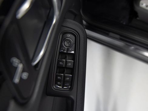 Certified 2026 Porsche Macan AWD/4WD image 16