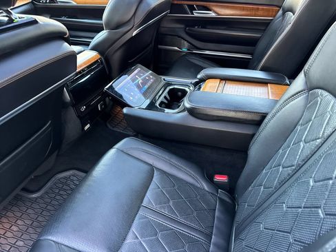 Used 2024 Jeep Grand Wagoneer L Series III AWD/4WD image 12