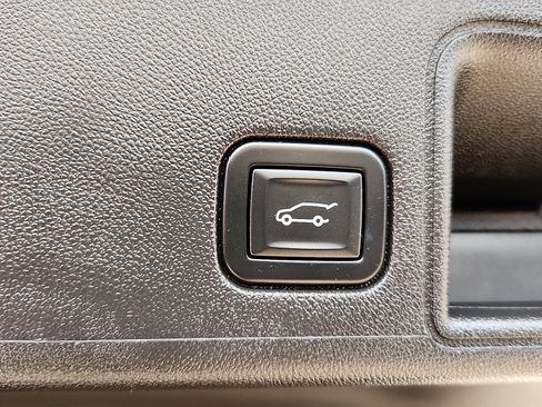 Used 2023 GMC Terrain AT4 image 8