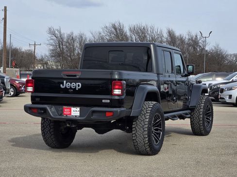 Used 2020 Jeep Gladiator Overland w/ Popular Equipment Package image 4