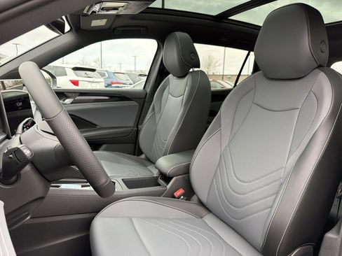 New 2026 Volkswagen Tiguan SE R-Line FWD image 12