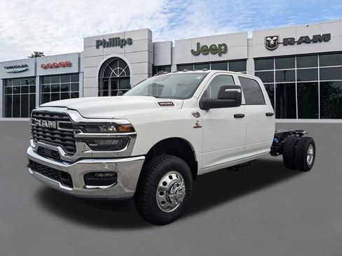 New 2025 RAM 3500 Tradesman w/ Chrome Appearance Group AWD/4WD image 8