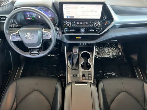 Used 2024 Toyota Highlander Platinum AWD/4WD image 12