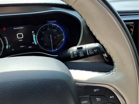 Used 2019 Chrysler Pacifica Limited FWD image 21