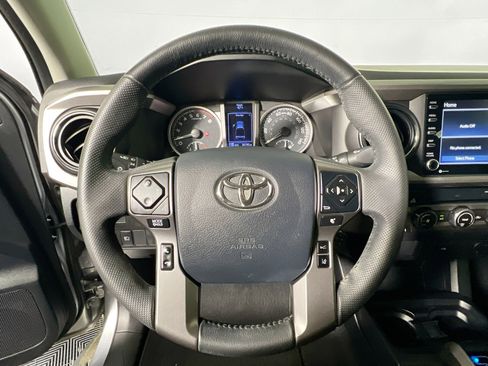 Used 2020 Toyota Tacoma SR5 w/ SR5 Appearance Package (SM) image 17