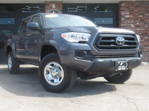 Used 2022 Toyota Tacoma SR AWD/4WD image 2
