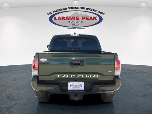 Used 2022 Toyota Tacoma TRD Sport w/ Technology Package image 4