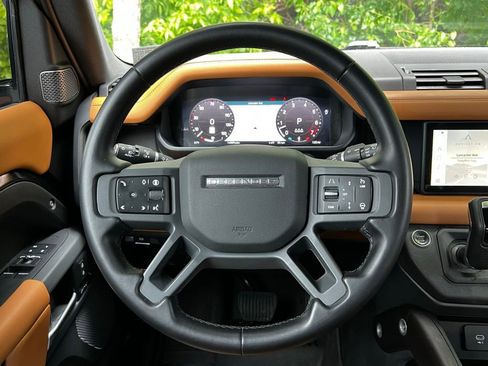 Used 2024 Land Rover Defender 90 X-Dynamic SE AWD/4WD image 13