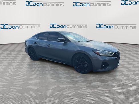 Used 2023 Nissan Maxima SR w/ Sport Mat Group FWD image 2