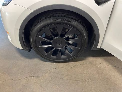 Used 2021 Tesla Model Y Long Range AWD/4WD image 29