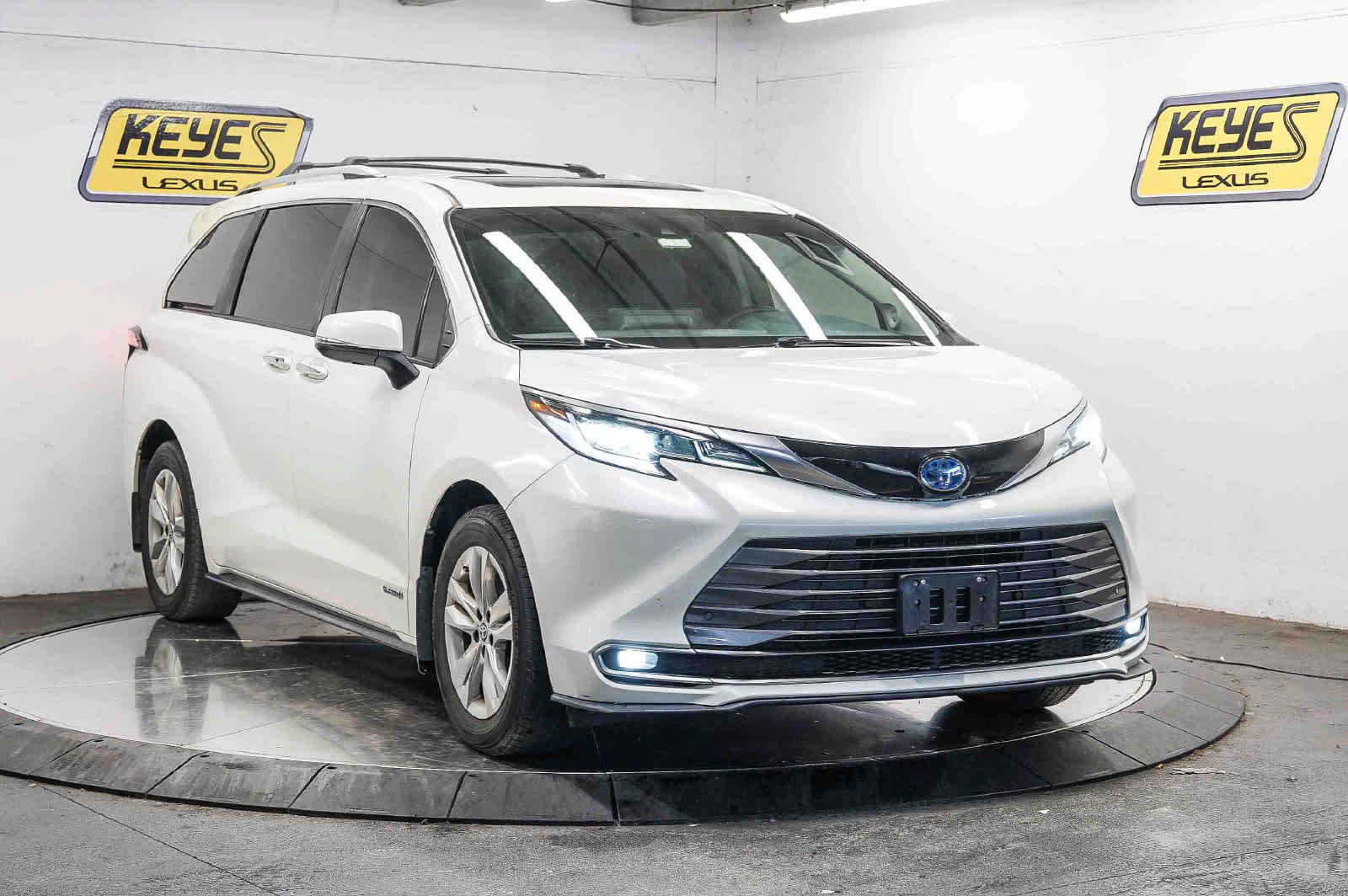 Used 2021 Toyota Sienna Limited FWD image 5