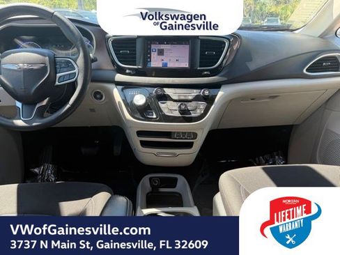 Used 2023 Chrysler Voyager LX FWD image 11