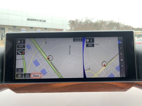 Used 2020 Lexus LX 570 4WD w/ Luxury Package image 24