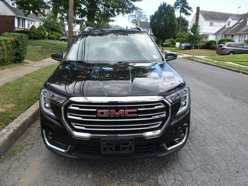Used 2023 GMC Terrain SLT image 3