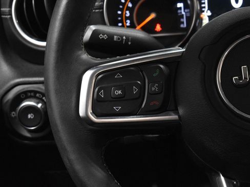 Used 2019 Jeep Wrangler Unlimited Sahara w/ Quick Order Package 24M Moab AWD/4WD image 7
