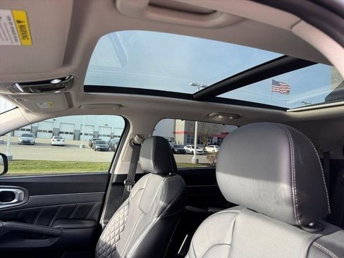 Used 2023 Kia Sorento SX image 12