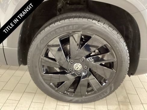 Used 2024 Volkswagen Taos SEL AWD/4WD image 25