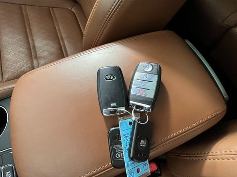 Used 2019 Kia Sorento SX image 25