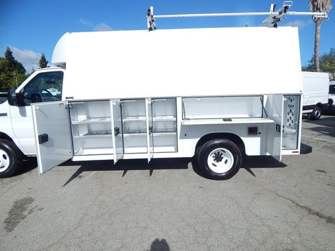 Used 2022 Ford E-450 and Econoline 450 Super Duty w/ Power Windows & Locks Group image 4