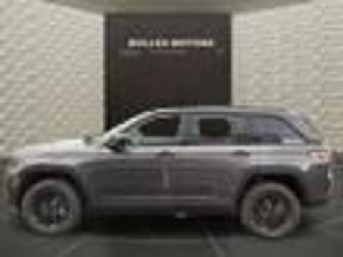 New 2025 Jeep Grand Cherokee Laredo image 3
