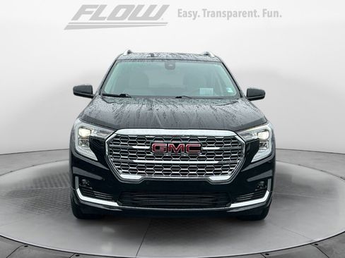 Used 2024 GMC Terrain Denali image 3