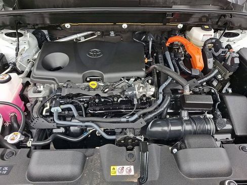 Used 2024 Toyota Venza LE image 30