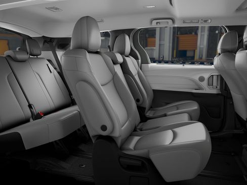 New 2026 Toyota Sienna XLE FWD image 2