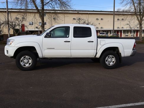 Used 2014 Toyota Tacoma PreRunner image 3