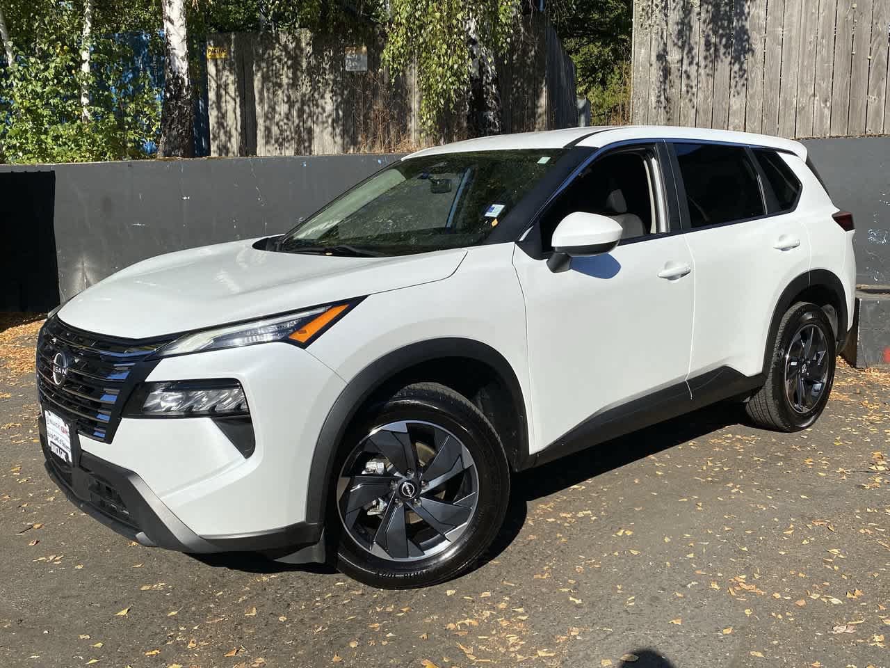 Used 2024 Nissan Rogue SV AWD/4WD image 1