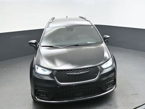 Used 2022 Chrysler Pacifica Touring-L w/ S Appearance Package image 38