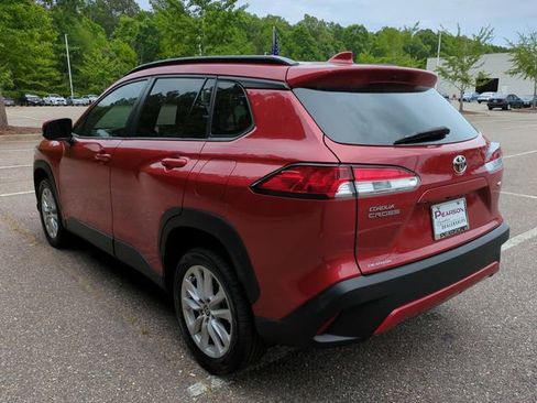 Used 2022 Toyota Corolla Cross LE FWD image 6