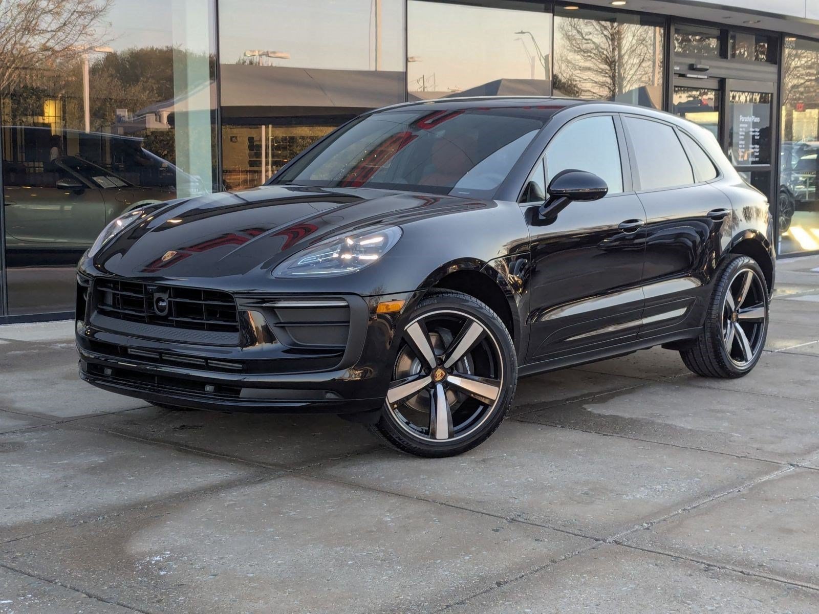Certified 2026 Porsche Macan AWD/4WD image 1
