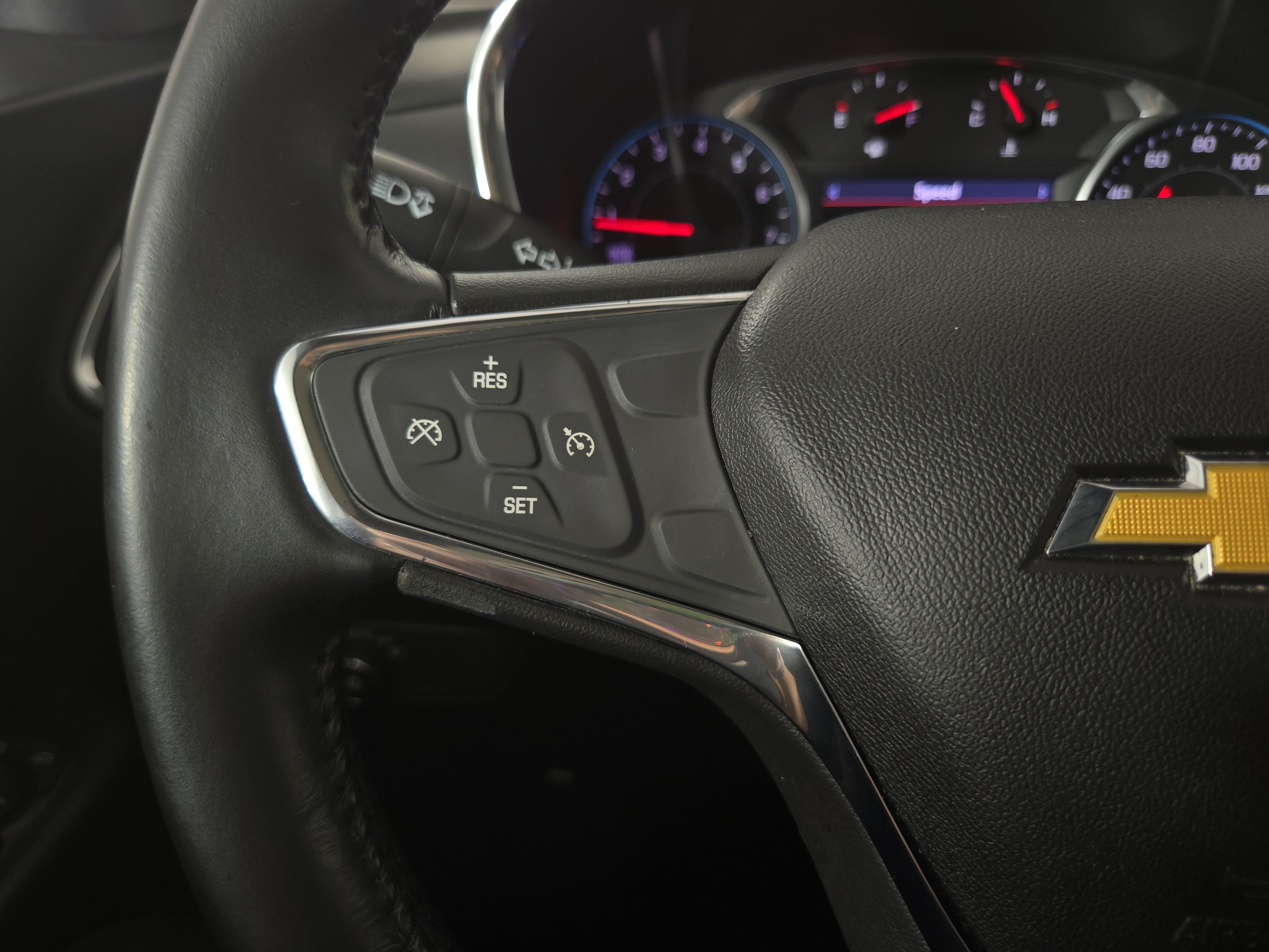 Used 2019 Chevrolet Equinox LT w/ Sun & Navigation Package FWD image 16