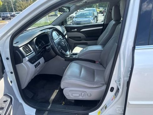 Used 2017 Toyota Highlander XLE FWD image 15