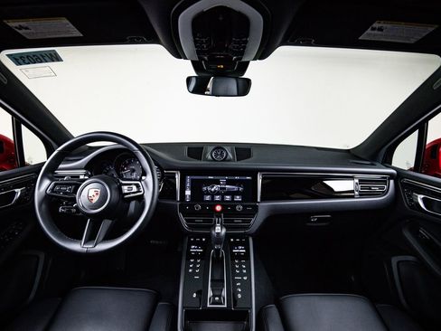 Certified 2026 Porsche Macan AWD/4WD image 25