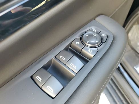 New 2026 Chevrolet Suburban LT image 21