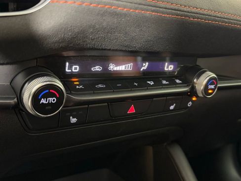 Used 2024 MAZDA MAZDA3 s image 29