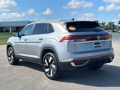 Used 2024 Volkswagen Atlas Cross Sport SE image 6