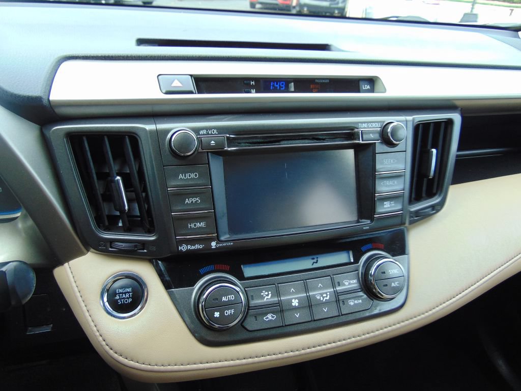 Used 2014 Toyota RAV4 Limited w/ Technology Package AWD/4WD image 21