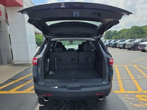 Used 2018 Chevrolet Traverse LT FWD image 6
