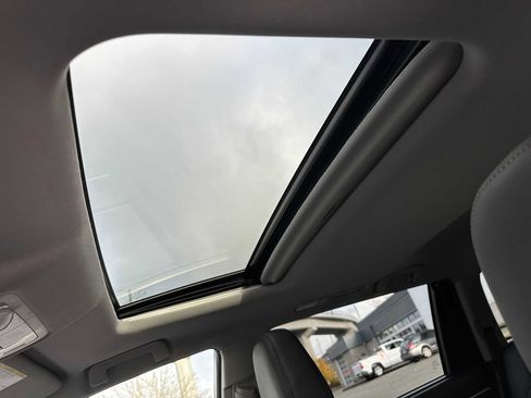 Used 2015 Toyota Highlander Limited image 23