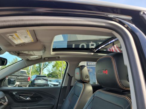 Used 2024 GMC Terrain AT4 w/ Tech Package AWD/4WD image 11