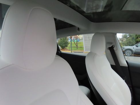 Used 2022 Tesla Model 3 Long Range image 26