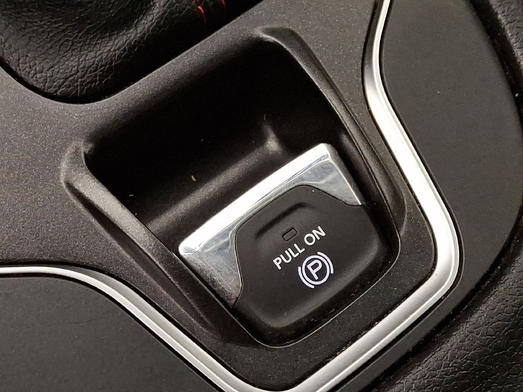 Used 2019 Jeep Cherokee Trailhawk w/ Cold Weather Group AWD/4WD image 24