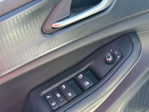 Used 2023 Jeep Grand Cherokee Altitude image 15