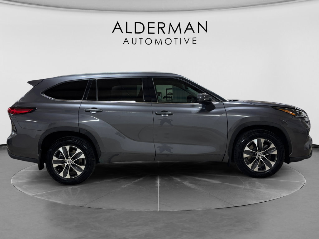 Used 2021 Toyota Highlander XLE FWD image 6