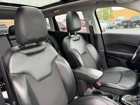 Used 2018 Jeep Compass Latitude w/ Popular Equipment Group AWD/4WD image 17