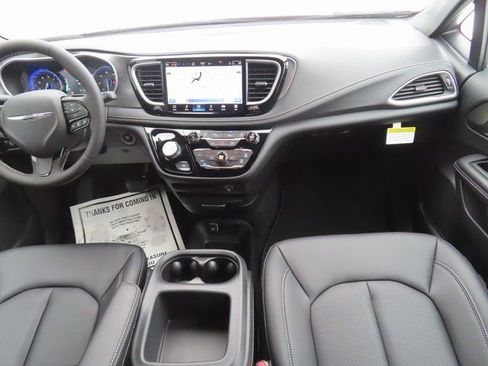 New 2026 Chrysler Pacifica Select image 24