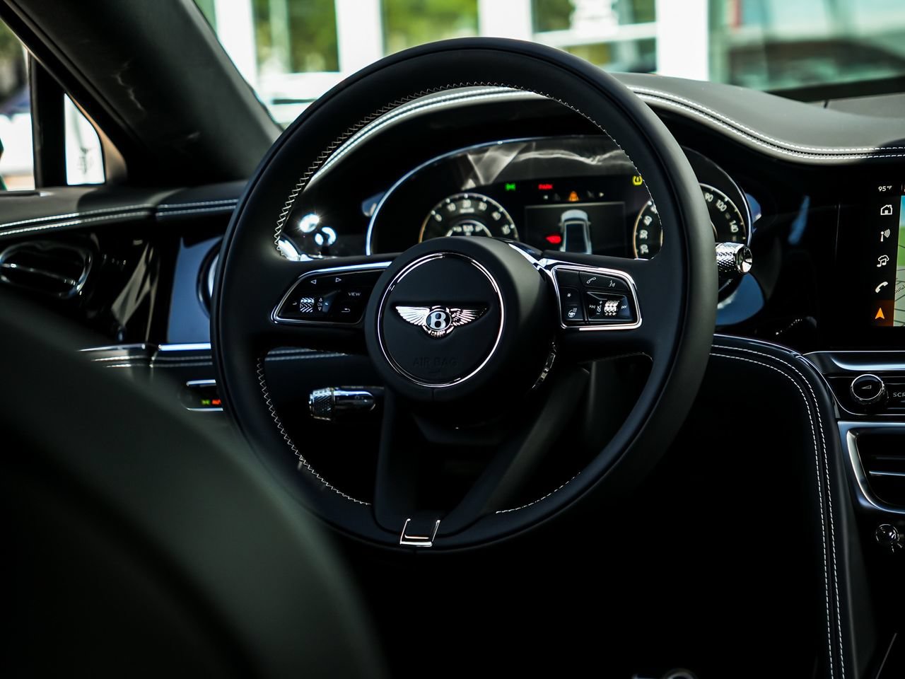Used 2025 Bentley Flying Spur Plug-In Hybrid AWD/4WD image 35